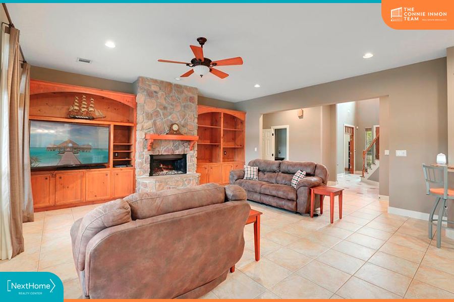 csinmon1's tweet photo. Ok guys, this week's Top Pick is just too much. A sprawling waterfront home with a gorgeous pool and outdoor kitchen. It's every vibe I want, all wrapped up in a gorgeous package- and it's sitting on nearly an acre.
#nexthomerealtycenter #realestate
https://t.co/GIPbBMayZV https://t.co/sNSQUkbINJ