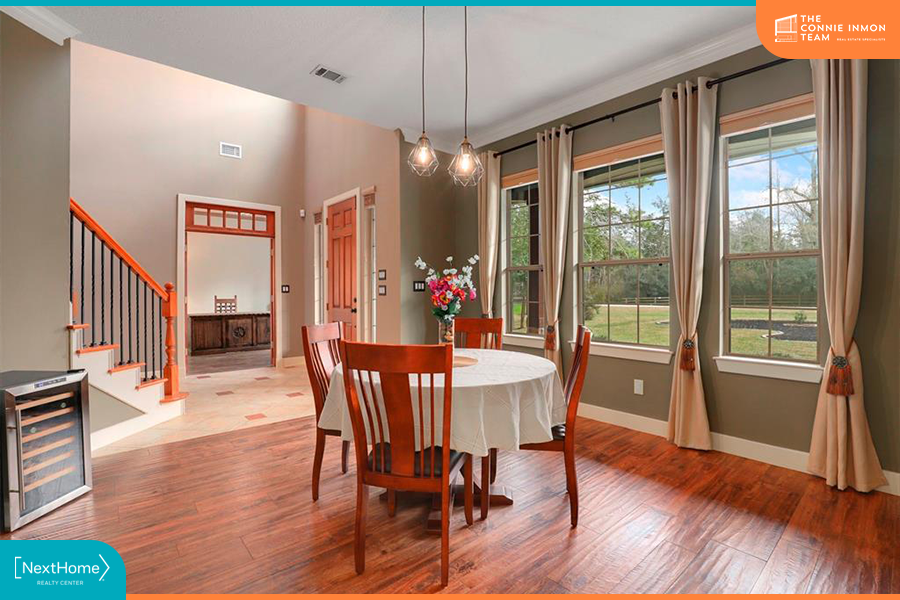 csinmon1's tweet photo. Ok guys, this week's Top Pick is just too much. A sprawling waterfront home with a gorgeous pool and outdoor kitchen. It's every vibe I want, all wrapped up in a gorgeous package- and it's sitting on nearly an acre.
#nexthomerealtycenter #realestate
https://t.co/GIPbBMayZV https://t.co/sNSQUkbINJ