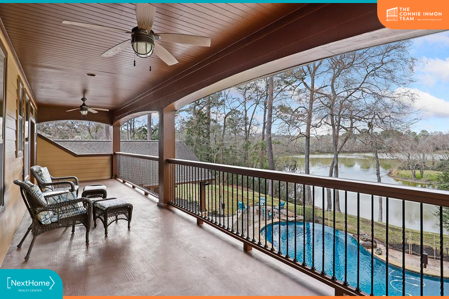 csinmon1's tweet photo. Ok guys, this week's Top Pick is just too much. A sprawling waterfront home with a gorgeous pool and outdoor kitchen. It's every vibe I want, all wrapped up in a gorgeous package- and it's sitting on nearly an acre.
#nexthomerealtycenter #realestate
https://t.co/GIPbBMayZV https://t.co/sNSQUkbINJ