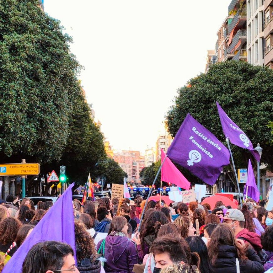 RFeminista_'s tweet photo. Un 8 de març més. Un 8 de març més en què les dones de classe treballadora ens reunim per a reivindicar els nostres drets, els que ens corresponen i que al llarg de la història ens han sigut llevats. El dia en què sortim al carrer per a cridar per nosaltres, https://t.co/QKEjCgjsYA