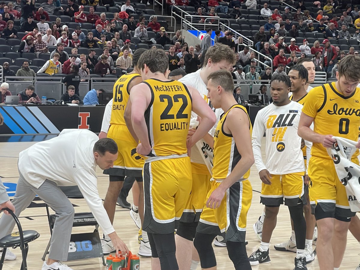 rcolemansp's tweet photo. Big 10 Tournament/Indianapolis Iowa Hawkeyes 25 points in the first seven minutes leads Northwestern by 11. ⁦@KWWL⁩ ⁦@rcolemansp⁩ https://t.co/248cVWLVCV