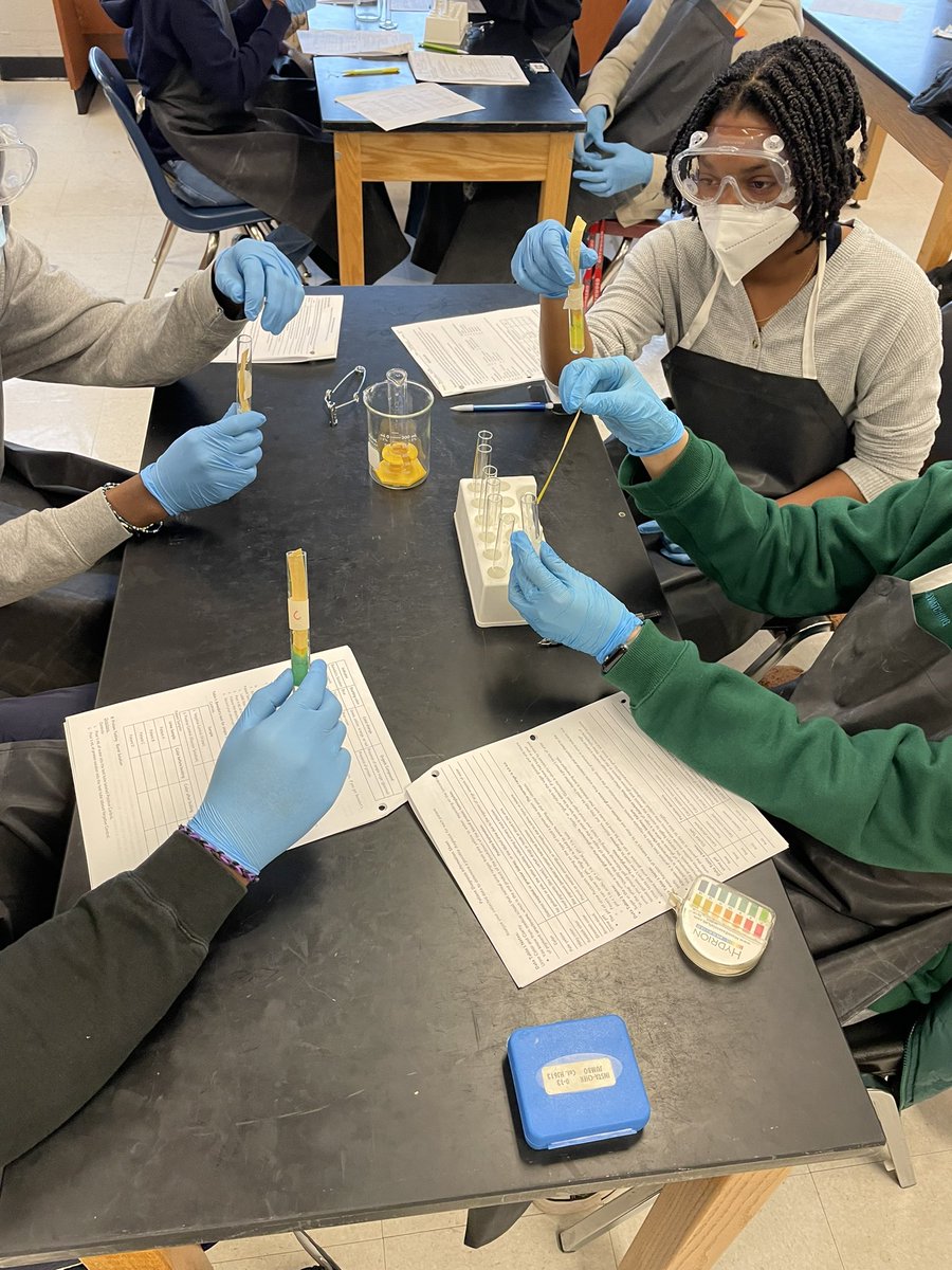 NorthwoodSTE's tweet photo. Science happenings on block days: Urinalysis lab in Biology, Rate of reaction lab in Chemistry #Science #gladiatorstrong https://t.co/p5slj5Xu7e