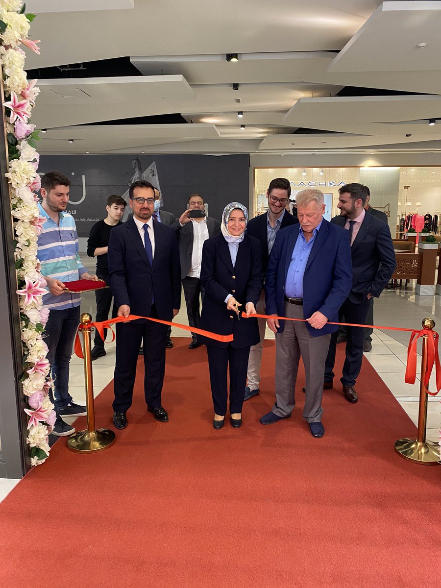 ayshehilal's tweet photo. Bugün @LCWaikiki gibi markalarımızı Kuveyt’e getiren al Mansour ailesinin @The_Avenues alışveriş merkezindeki #Baqa kadın giyim mağazası açılışına katıldım. #Kuveyt te her alanda #Türkiye ürünlerini görmek gurur verici. Hayırlı uğurlu olsun. 🇹🇷🇰🇼 https://t.co/T9UkH4lLja