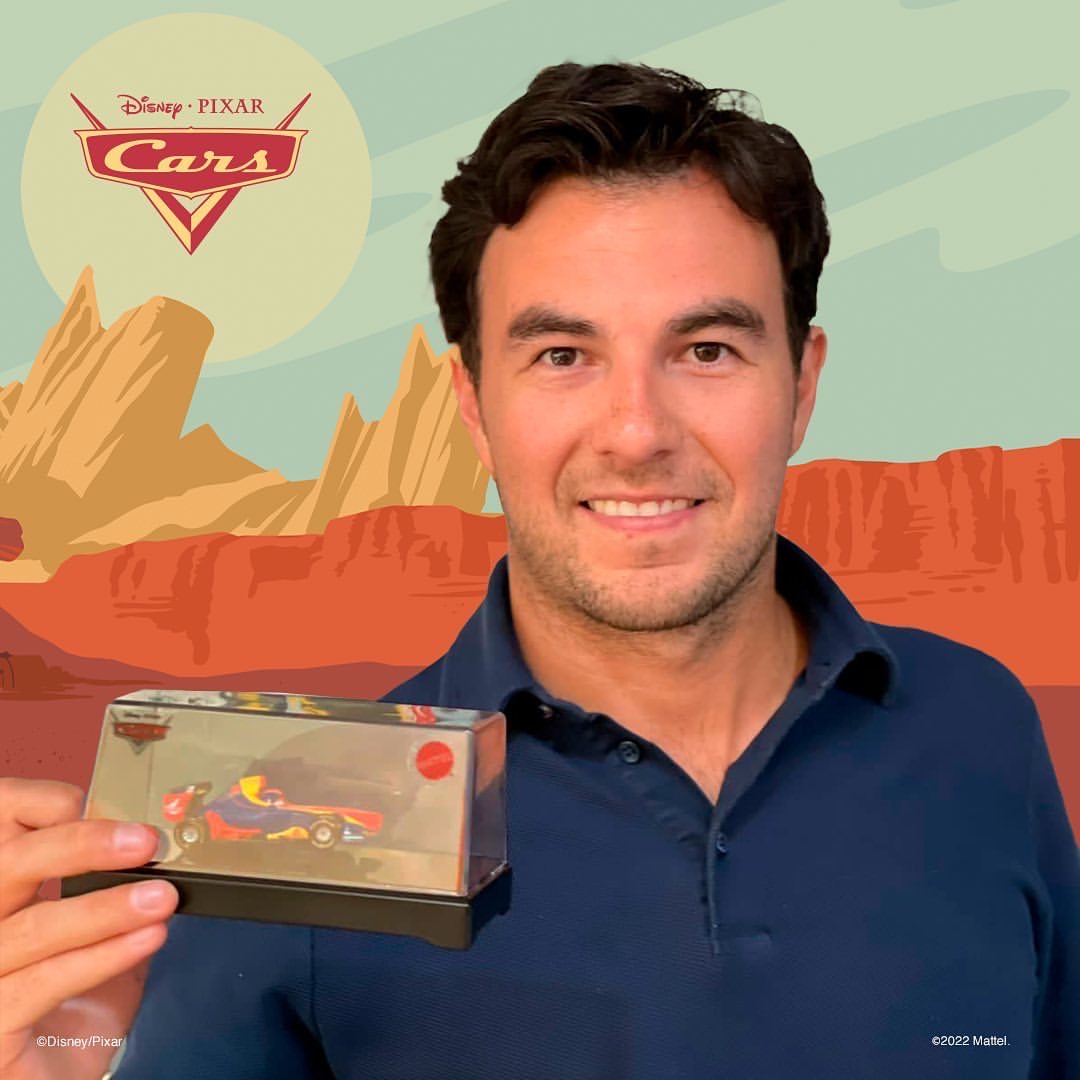 DisneyNewsLA's tweet photo. ¡Inmortalizado en un auto temático de #Cars! El piloto mexicano de automovilismo, Sergio “Checo” Pérez @SChecoPerez, homenajeado por Mattel, Disney y Pixar con una pieza única y a escala. https://t.co/rGhoUFOG5s