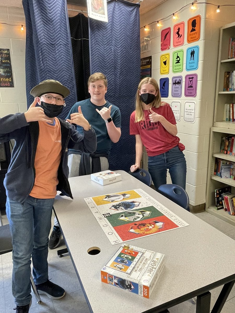 MrsCook_RJ's tweet photo. More puzzle victories from today! The 300 piece puzzles proved quicker than the 550 ones, but the groups stuck with it, despite the challenge #MediaDesign #RidgeLife #WEareLakota https://t.co/iDWjmNog9N