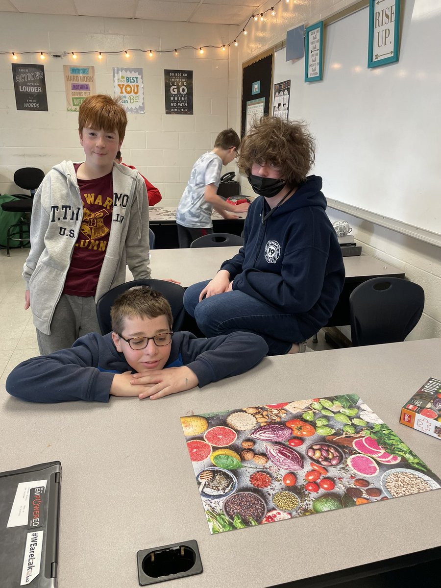 MrsCook_RJ's tweet photo. More puzzle victories from today! The 300 piece puzzles proved quicker than the 550 ones, but the groups stuck with it, despite the challenge #MediaDesign #RidgeLife #WEareLakota https://t.co/iDWjmNog9N