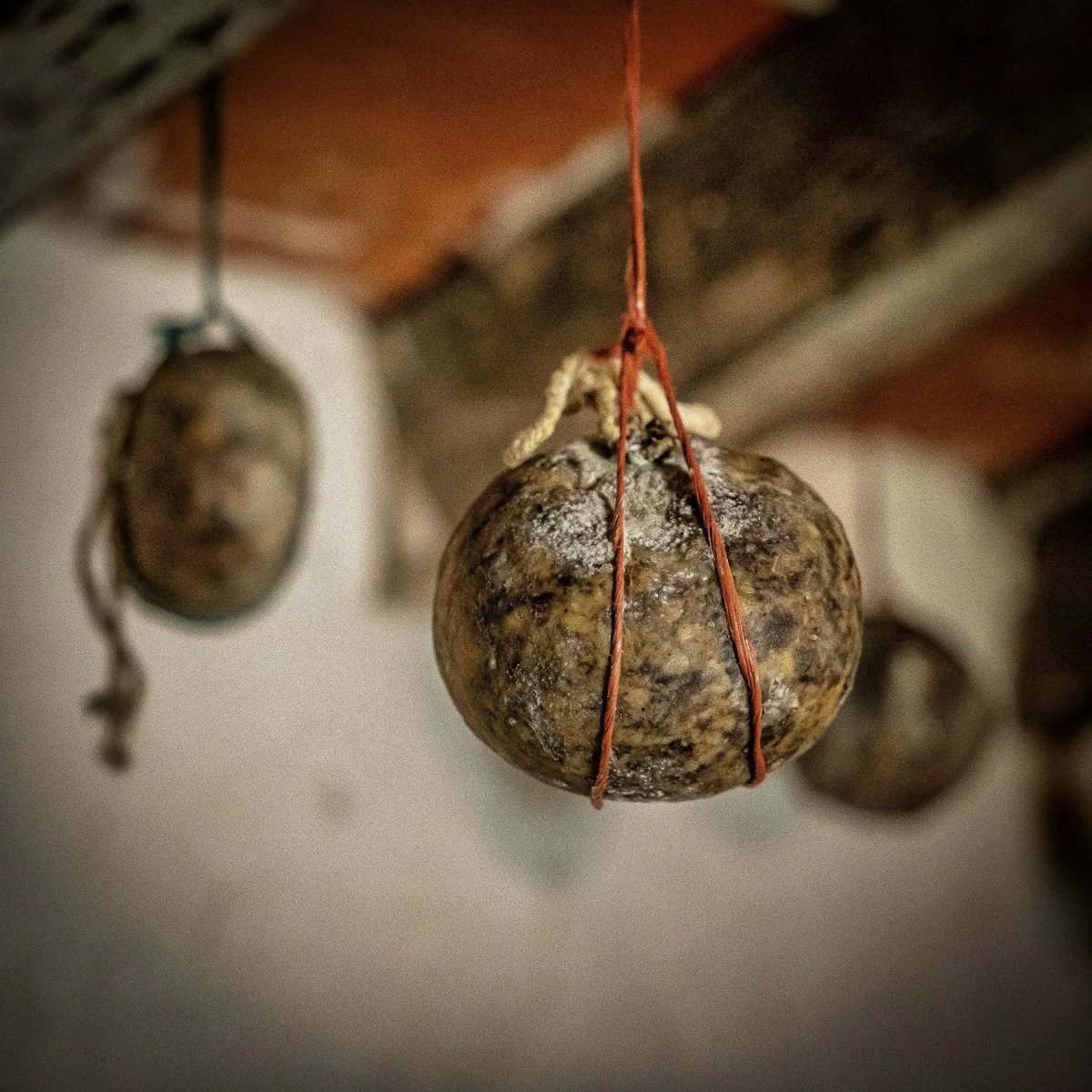 Rest_Calenric's tweet photo. El rebost, un cop passada la matança #descobrintlavall
#matançadelporc #embotitsartesans #calenric #valldebianya #estrellamichelin #michelinchef #michelinstar #guiamichelin #oad2021 https://t.co/8HsAKE7CdK