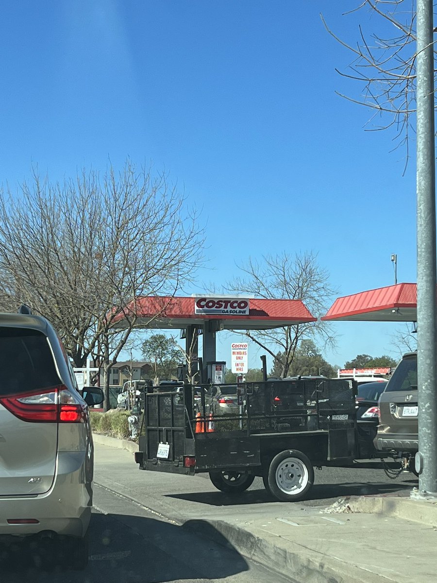neekalus's tweet photo. Now playing on the radio: Party in the USA 

this car takes premium fuel https://t.co/PbtHL94keV