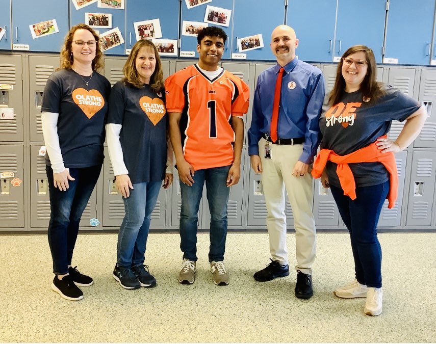 EmillerkErin's tweet photo. #OneOlatheFamily Much love to OE from Heatherstone! We love our Hawks! https://t.co/rSrz43oqhF