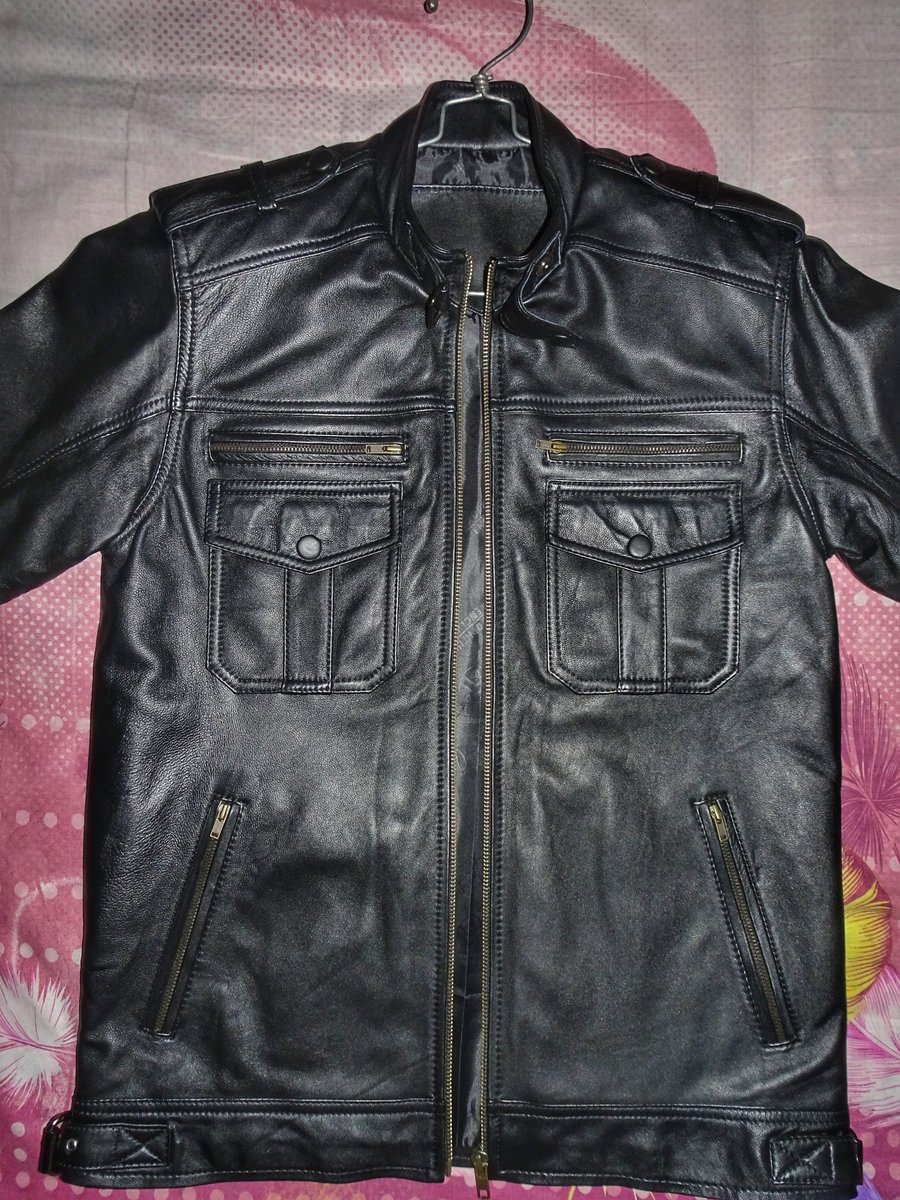 Lthr_hot92's tweet photo. The new arrival my leather jacket.πβ€οΈSeeing the cool model makes me horny when wearing it ππ¦
#leather #leatherlover #leatherjacket #motorcycleleather #leatherbiker #gayleather #boyleather #leatherfetish #policeleatherjacket https://t.co/WVichneBfm