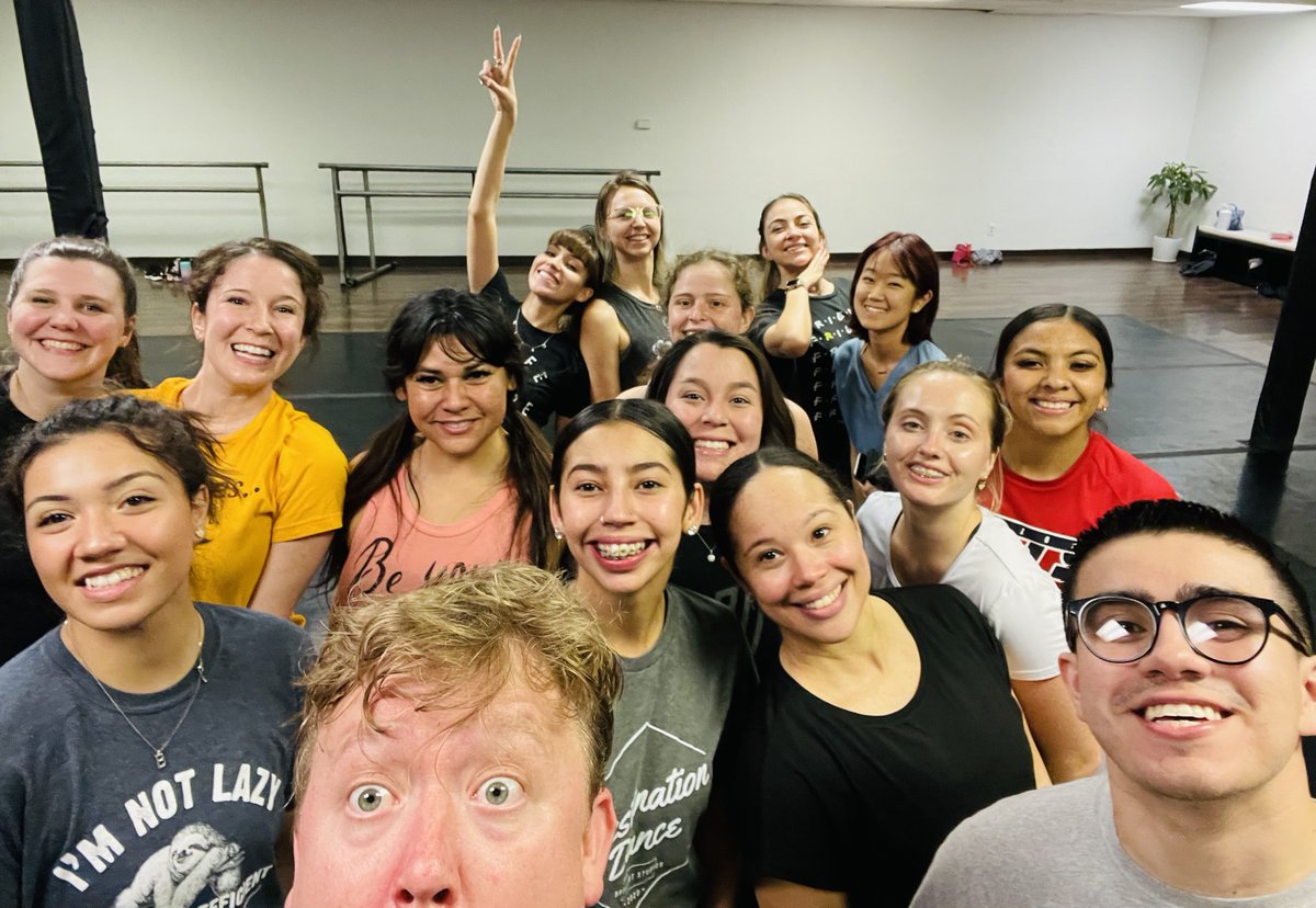 BreakOutStudios's tweet photo. Mark your calendars our LMDC cabaret is around the corner. March 26th at 7pm. More details coming soon! 

#dance #lmdc #cabaret #showcase #show #breakoutstudios #lifemoves #tucson #thistucson #follow https://t.co/FlwUh43l01