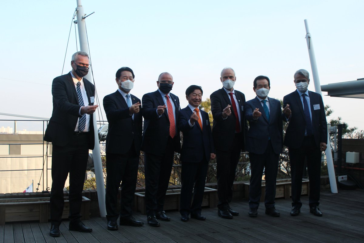 DKAMBinKorea's tweet photo. New chapter for #greentransition in #Korea has now been written ⚡ Hosted @Vestas and #CSWind signing of a #JV securing Korean production of #windmills, and an MOU signing between the two and #Jeollanamdo Province strengthening cooperation on #WindEnergy in Korea 🌪️ #GreenDenmark https://t.co/4km4e7rknQ