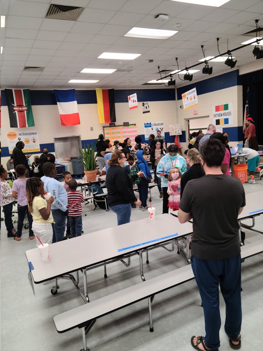Math, Science and STEM...I LOVED IT!!! Skyview Elementary did an amazing job hosting parents and students with a night full of hands on experiences and fun!!! You guys rocked it!!! STEMsational! <a href="/kyndra_johnson/">Kyndra Johnson</a> @byno_kristin