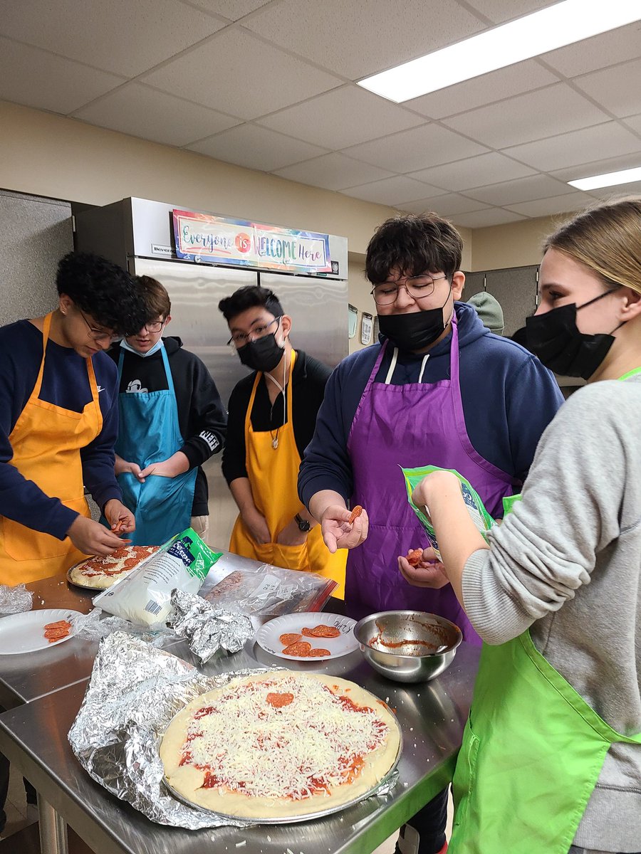 bbauerwego's tweet photo. Foods 1 students did a great job with the pizza yeast dough unit! I had teachers and even nurses commenting about the aromatic smell in the hallway! https://t.co/BEjWOhqECE