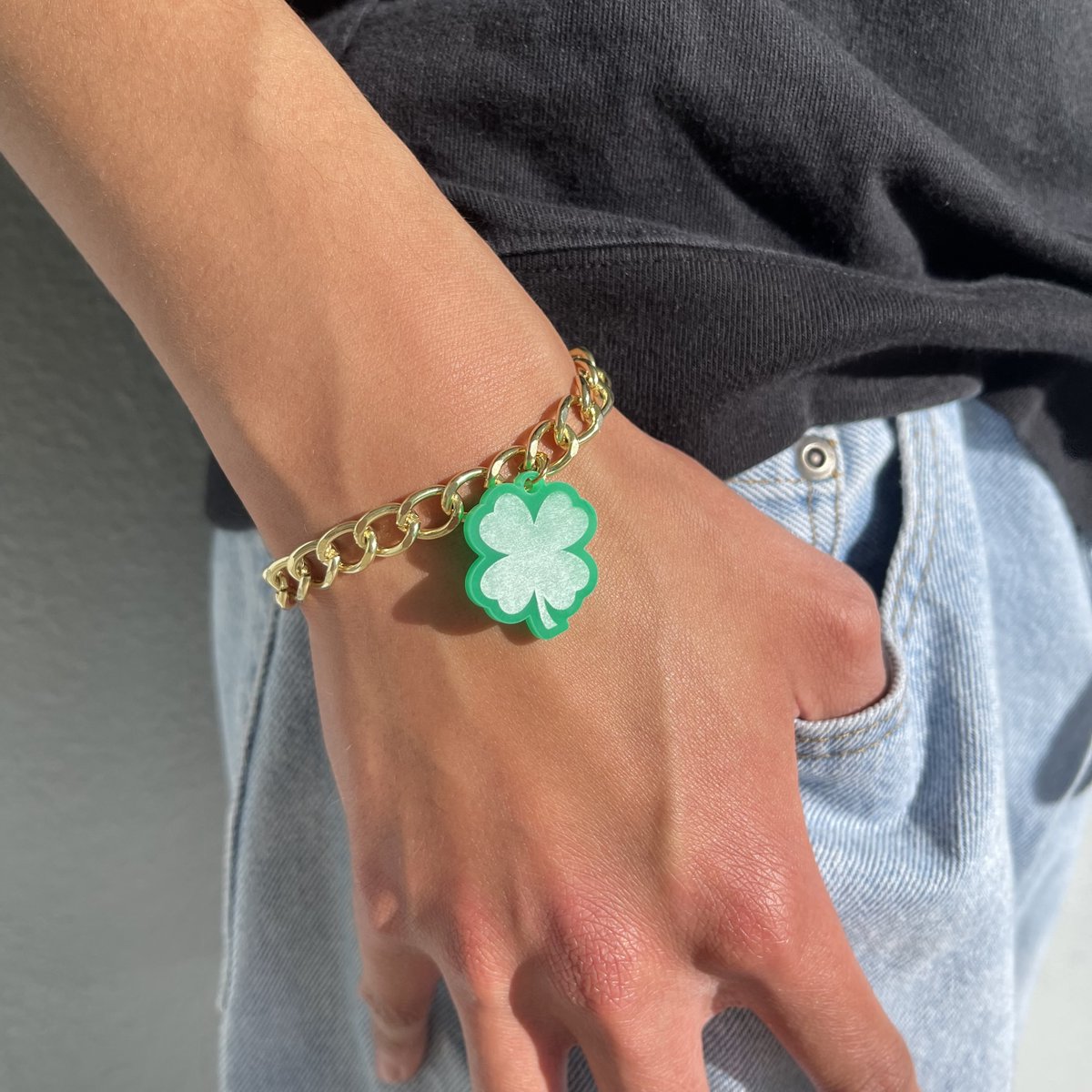 SantaSuDMS's tweet photo. If you don’t want to be pinched, purchase our CLOVER COLLECTION for St. Patrick's Day! This collection includes earrings, necklaces, and bracelets! To buy this vibrant green and gold jewelry, click the link in our bio. 🍀🌈

#saintpatricks #clover #green #gold #jewelry https://t.co/doz2nCs5dV