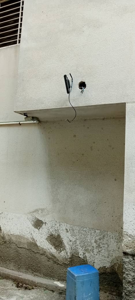 FaroComunitario's tweet photo. #9Marzo vecinos  de #PaloVerde denuncian la falta de seguridad en la urbanización.

En las últimas semanas son constantes los robos a vehículos y luminarias de los edificios. Es urgente la presencia policial.
#PaloVerdeExigeSeguridad

@DouglasRicoVzla
@PolisucreOficia
@PNBVzla https://t.co/odJ8l30M0v