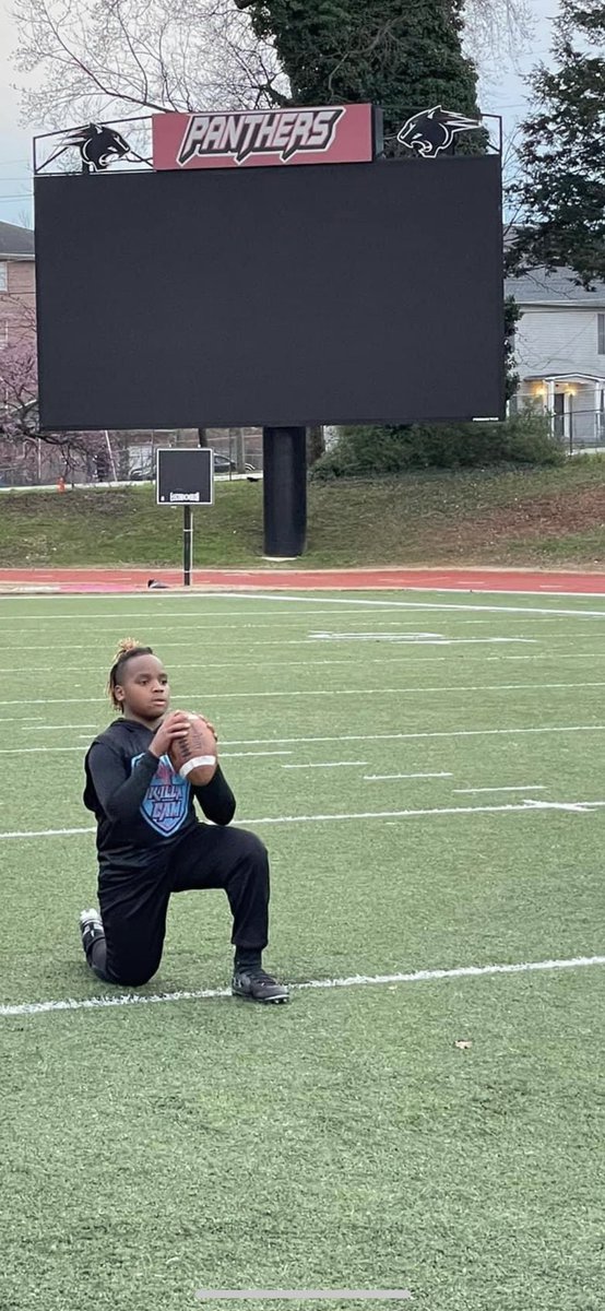 Anderson71914's tweet photo. My son is training on the field that I played on today with my QB…God Is Awesome #BD4Life https://t.co/nu4HtoW7QG