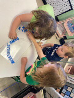 LeahEpperson's tweet photo. Fun in Kindergarten today using alphabet arcs for sequencing and letter match! #HCSSLI @TaylorLollar4   @angelarich2016 @DrAmyJones https://t.co/m7Qu9q1inO