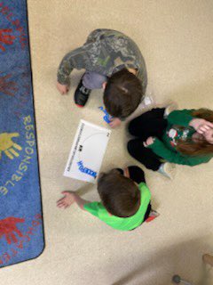 LeahEpperson's tweet photo. Fun in Kindergarten today using alphabet arcs for sequencing and letter match! #HCSSLI @TaylorLollar4   @angelarich2016 @DrAmyJones https://t.co/m7Qu9q1inO
