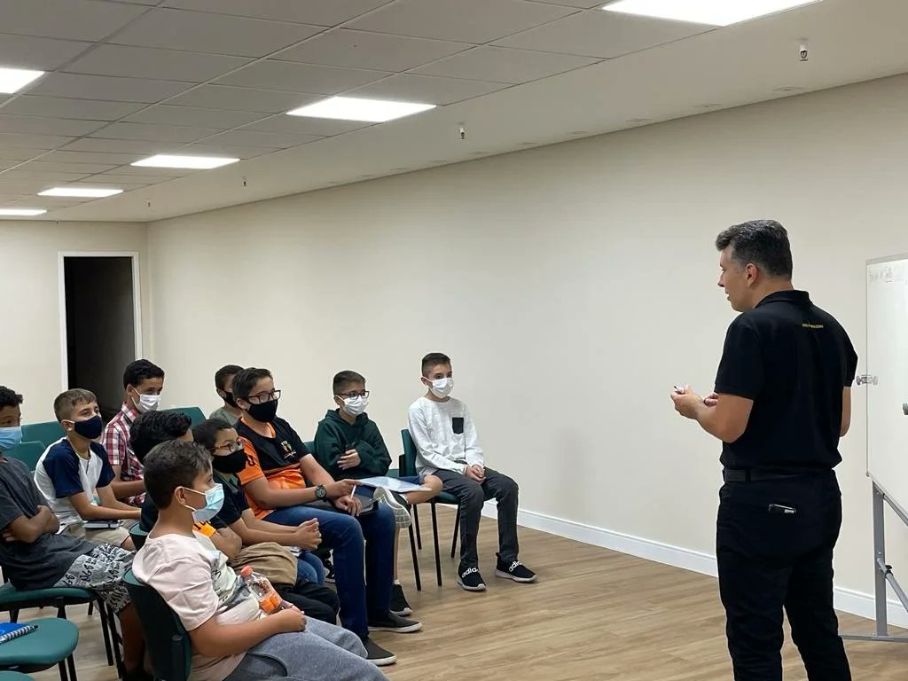 Intellimen27's tweet photo. O IntelliMen ACADEMY tem como objetivo formar nesses garotos um projeto que procura resgatar os valores e princípios da Palavra de Deus na vida deles.
Caso haja interesse em que seu filho participe, fale com um coordenador do projeto IntelliMen ou de um dos grupos da igreja. https://t.co/0bzZdKHBXX