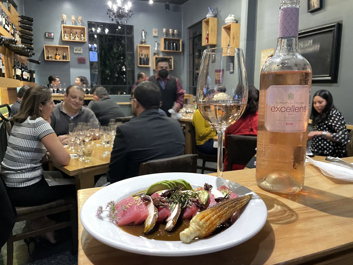 LaMesa19's tweet photo. Hemos regresado, esta semana tuvimos un evento para clientes de Grupo HIG junto con la colaboración de nuestra chef invitada Xime Castro. Muchas gracias a todos y estén pendientes porque ya tendremos más eventos para todo público https://t.co/bWZrc82cCJ