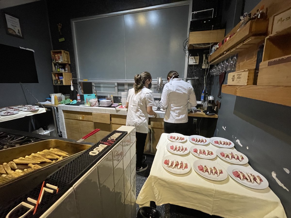 LaMesa19's tweet photo. Hemos regresado, esta semana tuvimos un evento para clientes de Grupo HIG junto con la colaboración de nuestra chef invitada Xime Castro. Muchas gracias a todos y estén pendientes porque ya tendremos más eventos para todo público https://t.co/bWZrc82cCJ