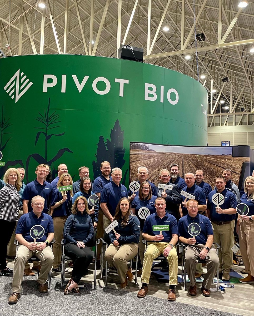 Lil_Shu_5's tweet photo. The #pivotbio team had a great first day of #commodityclassic22. #NOLA https://t.co/jBitt809xu