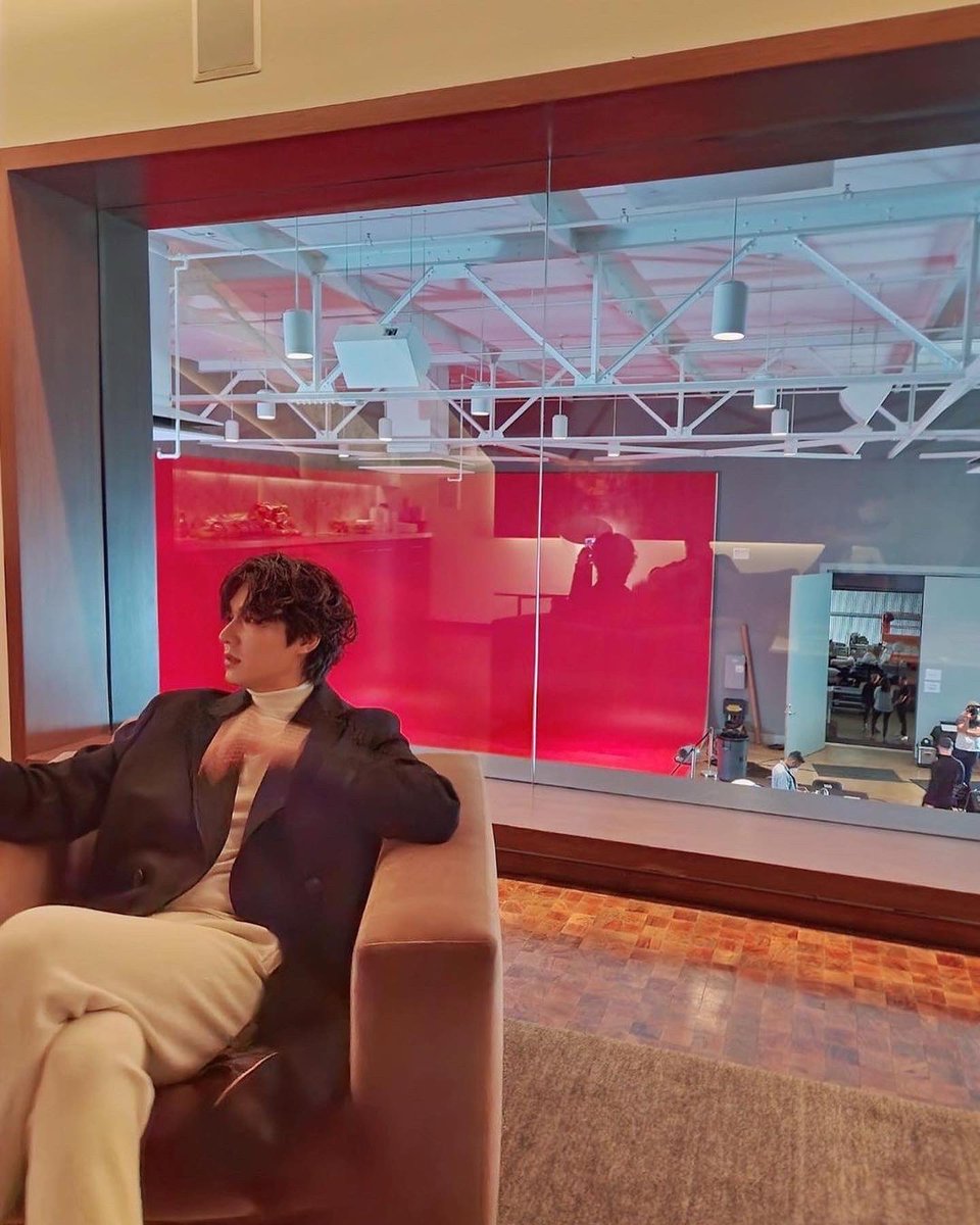royalcourtlady's tweet photo. Ommoyah uri King looks so divinely handsome here! 😍

#LeeMinHo 

🔗 https://t.co/lMFlIgkdvZ https://t.co/kErnRRIEio
