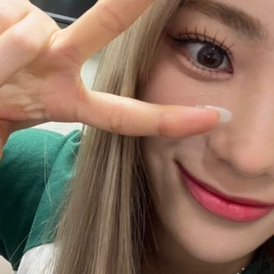 hourly jinsoul (@hourjinsoul) on Twitter photo 