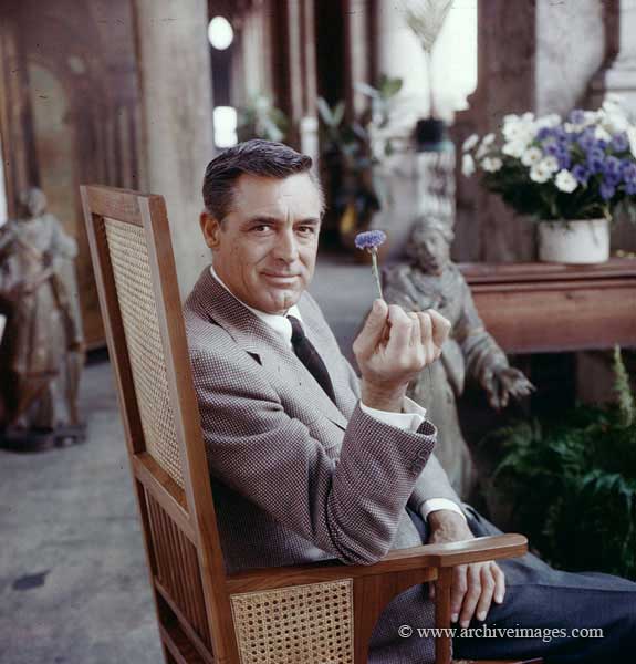 #CaryGrant photographed by #MiltonGreene in #NYC, 1957/8.📸🌷