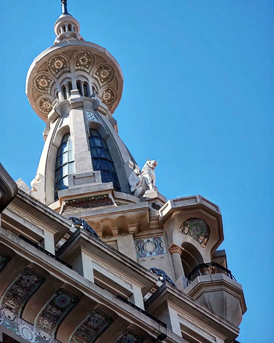 silvinabrandi's tweet photo. Que lindo es el edificio de lo que fue la Confitería del Molino.
Hoy en Congreso pasó y pasa de todo - mi TL en TW- y no hubo tiempo ni oportunidad para mirar hacia arriba, pero otro día fíjate.
#delmolino #edificiodelmolino @DelMolinoOk https://t.co/qaHvmCnpDj