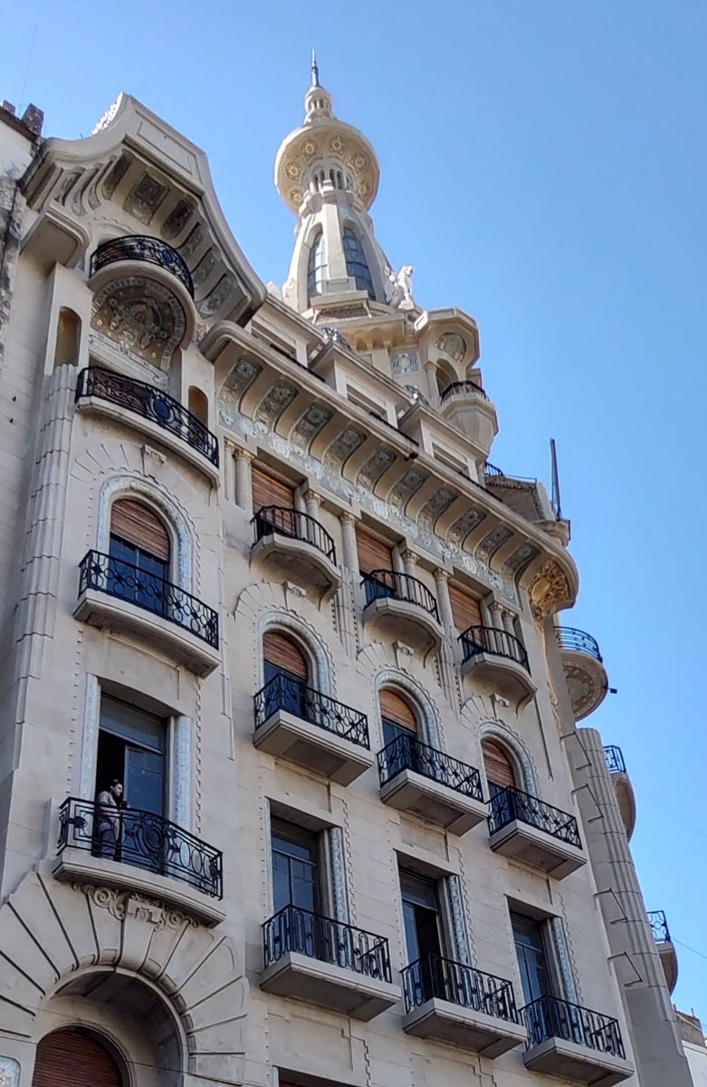 silvinabrandi's tweet photo. Que lindo es el edificio de lo que fue la Confitería del Molino.
Hoy en Congreso pasó y pasa de todo - mi TL en TW- y no hubo tiempo ni oportunidad para mirar hacia arriba, pero otro día fíjate.
#delmolino #edificiodelmolino @DelMolinoOk https://t.co/qaHvmCnpDj