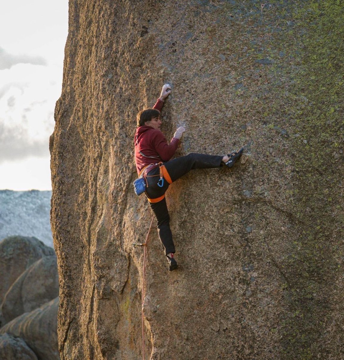 Carlos Suárez tweet media
