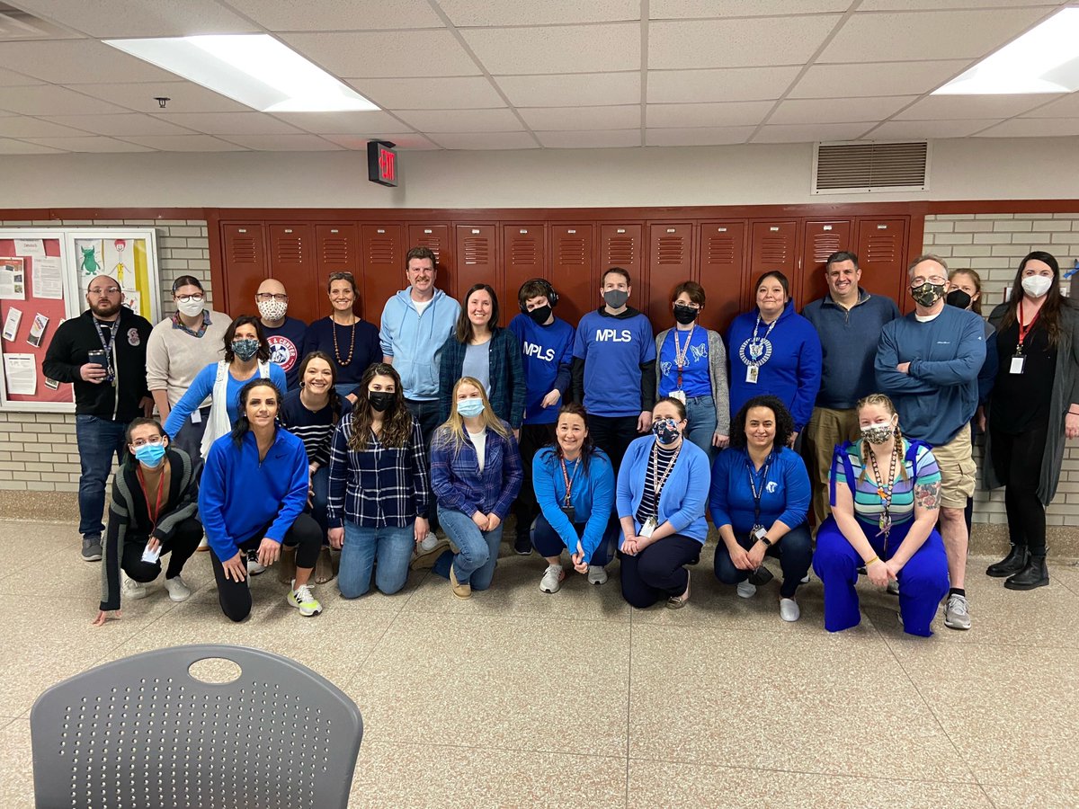 MFELocal59's tweet photo. Richfield educators wearing blue in solidarity 💙 https://t.co/N8lu610OdE