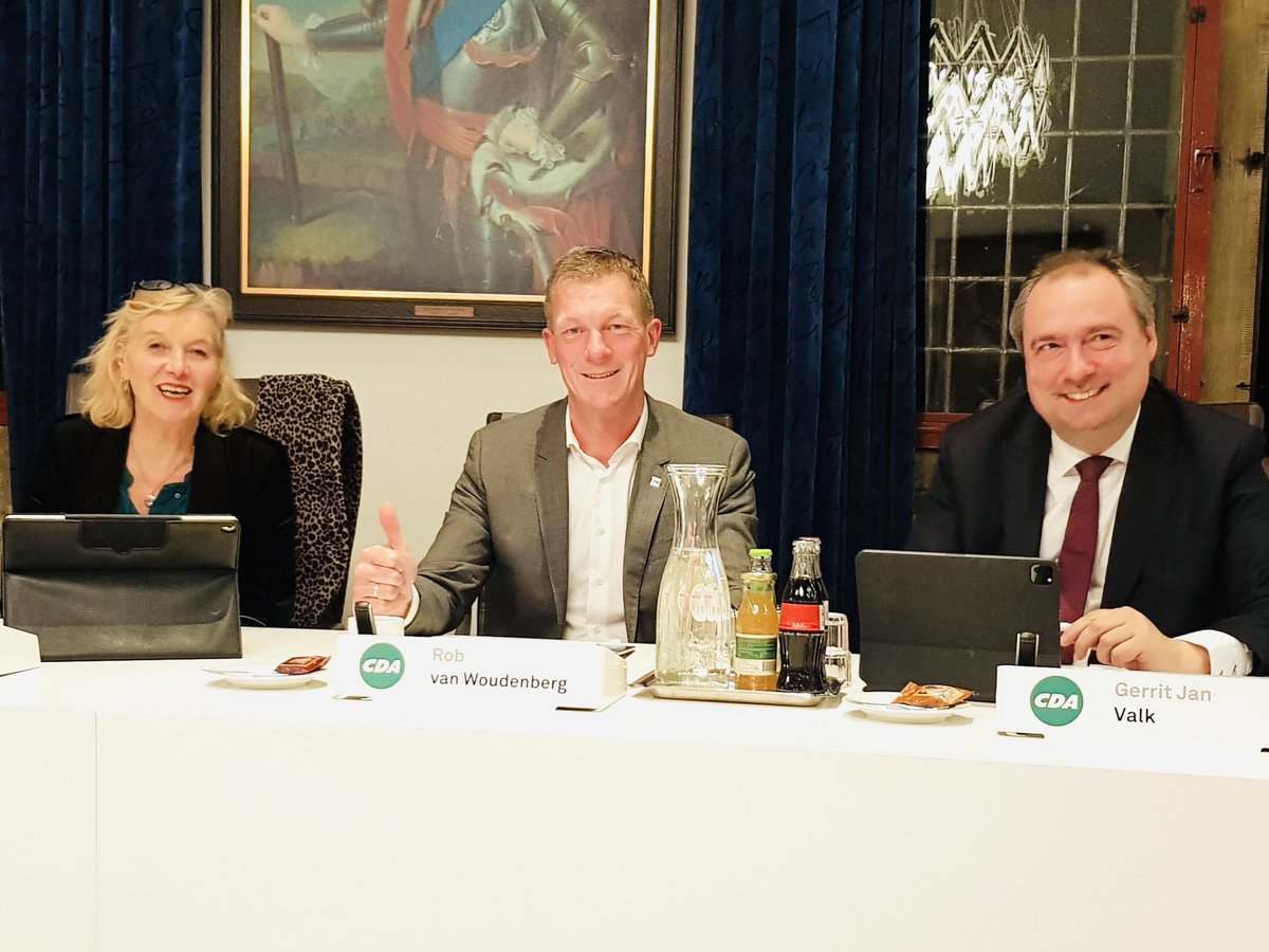 Vanavond is de laatste gemeenteraadsvergadering van deze raadsperiode. En daarmee ook de laatste officiële vergadering van de <a href="/CDAdelft/">CDA Delft</a>-fractie in deze samenstelling. Heel veel dank voor al jullie inzet, deskundigheid en toewijding in de afgelopen jaren!

(📸: <a href="/rvanwoudenberg/">Rob van Woudenberg</a>)