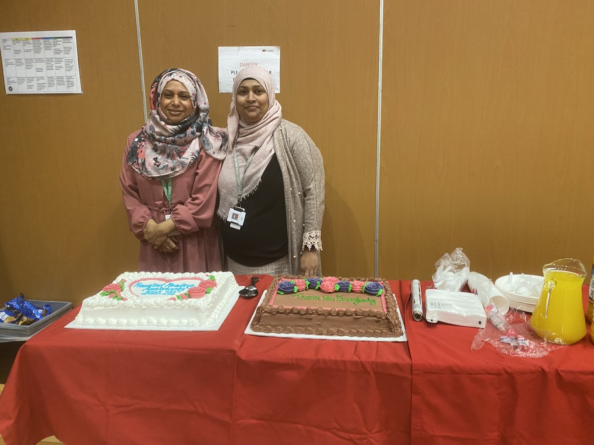 Challney_Girls's tweet photo. A lovely celebration for our ROSALIND reading assistants, who have supported our younger students with their reading over the last two years #reading #puddingparty Thank you Mrs K for organising! https://t.co/zlySIXyMxv