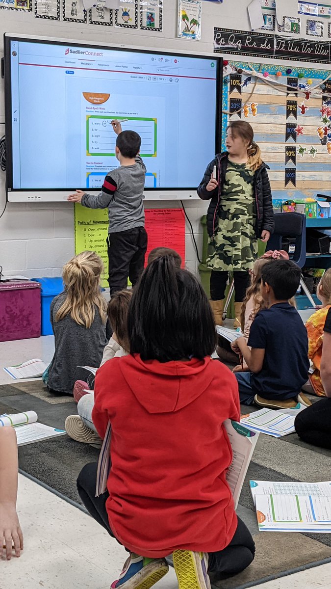 Shulermelisa2's tweet photo. Having students teach path of movement using our high frequency words in phonics is a game changer! Bonus: they love it! @NSDCarver #gwcstrong https://t.co/LD7MNX2pfw