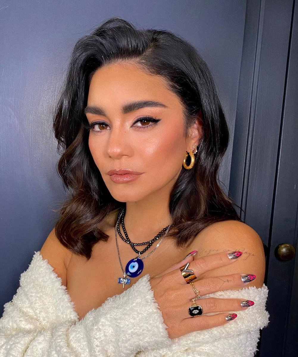 vahudgensbr's tweet photo. A beauty de milhões! Vanessa Hudgens hoje para a feira #ExpoWest2022, por Allan Face e Chad Wood. ✨ https://t.co/b4fzXnwepf