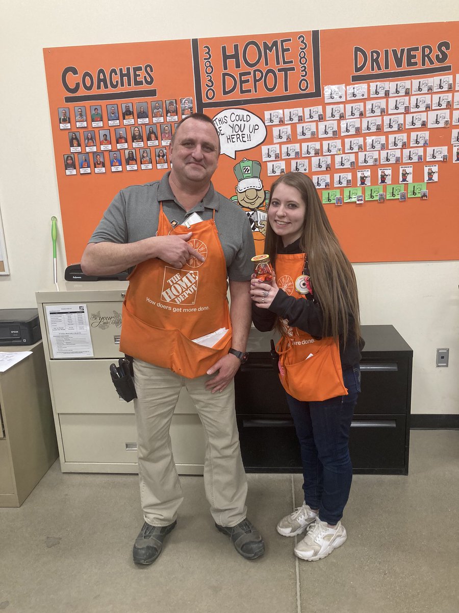 Happy anniversary Gina and Harold! Thank you for rocking the apron😊