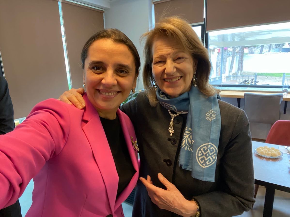 Böyük Britaniyanın Baş nazirinin Azərbaycan üzrə ticarət elçisi Baronessa Emma Nikolson birliyimizin nəzdindəki  Autizm Mərkəzimizi ziyarət etdi!💙 Baronessa hər kəslə çox gözəl ünsiyyət quraraq, təlim prosesi ilə əlaqəli heyrət dolu duyğularını dilə gətirdi! <a href="/Baroness_Nichol/">Emma Harriet Nicholson</a> 💙