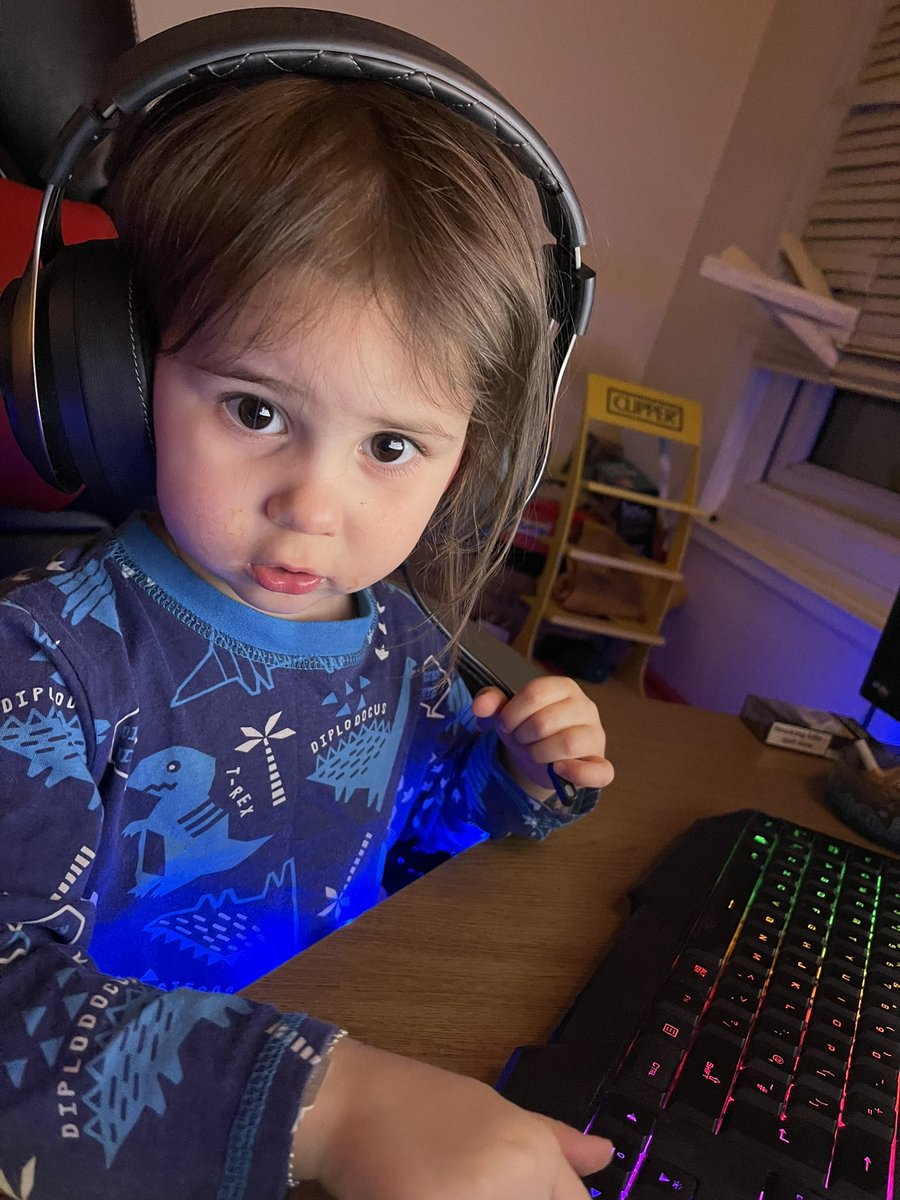 MrsSmokeyz's tweet photo. While Daddy @SmokeyzjShow is streaming, thought I’d drop some pics of baby girl following in his footsteps. #BabySmokeyz #FNGaming #FinestNationGaming https://t.co/CMC11HpGml