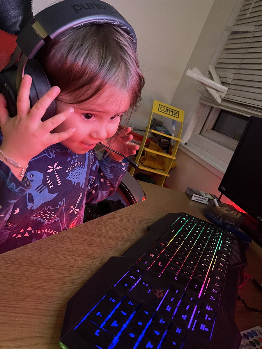 MrsSmokeyz's tweet photo. While Daddy @SmokeyzjShow is streaming, thought I’d drop some pics of baby girl following in his footsteps. #BabySmokeyz #FNGaming #FinestNationGaming https://t.co/CMC11HpGml