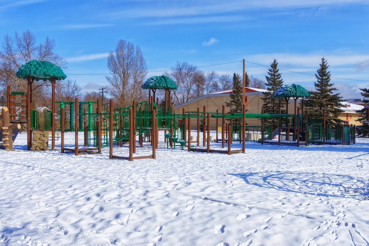 ashadmukadam's tweet photo. A playground near McHugh Bluff. #calgary #alberta #winter #snow #winterphotos #ice #mchughbluff #playground https://t.co/eGvsA12iNo