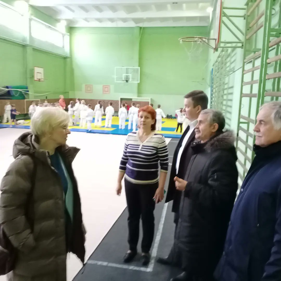 Вместе с депутатами городского Совета депутатов Балашихи Леонидом Любимцевым, Мариной Жировой и Александром Пашкевичем провел контроль проведённого ремонта актового и спортивного залов в школе №30 мкр. Гагарина. 

#Балашиха #МосОблДума #ВладимирШапкин #ФракцияЕдинаяРоссия #Школы