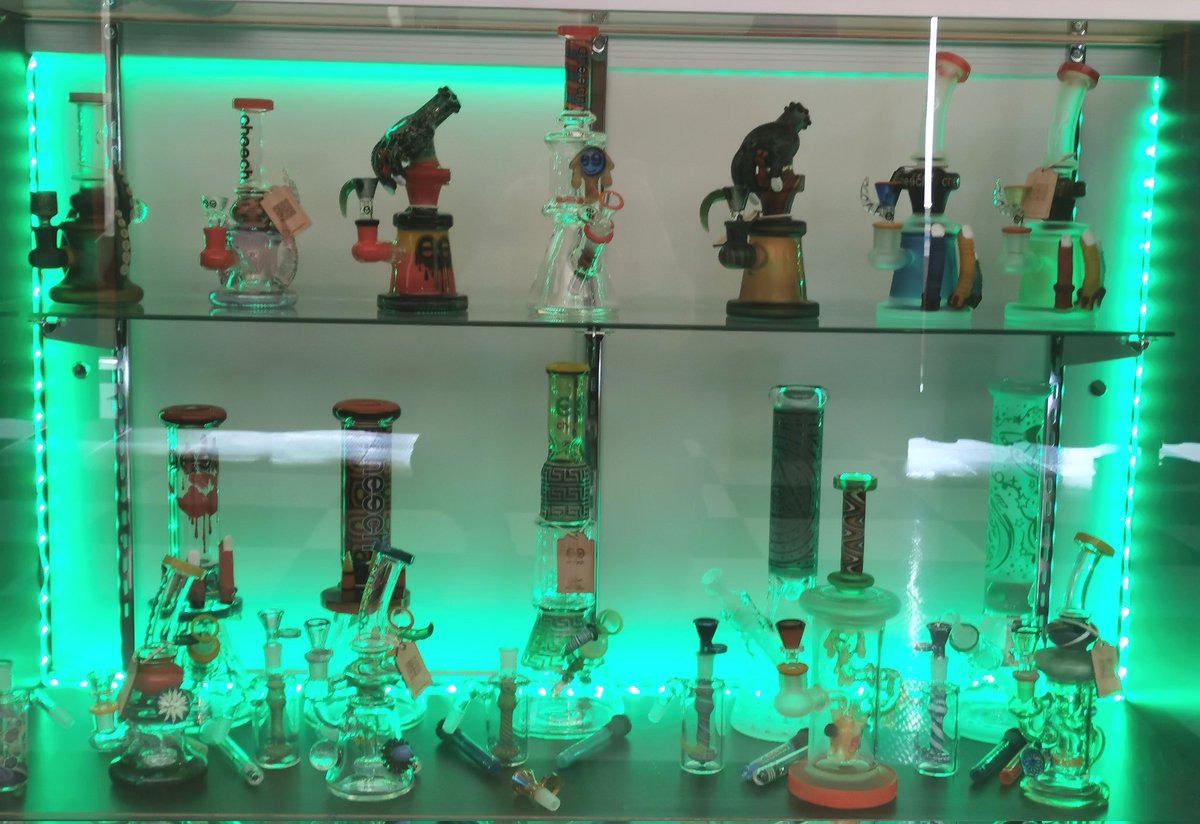 TheFlowerPotON's tweet photo. Brand new Cheech Bongs ready to go to their forever stoner! https://t.co/KtTCWHmXeK