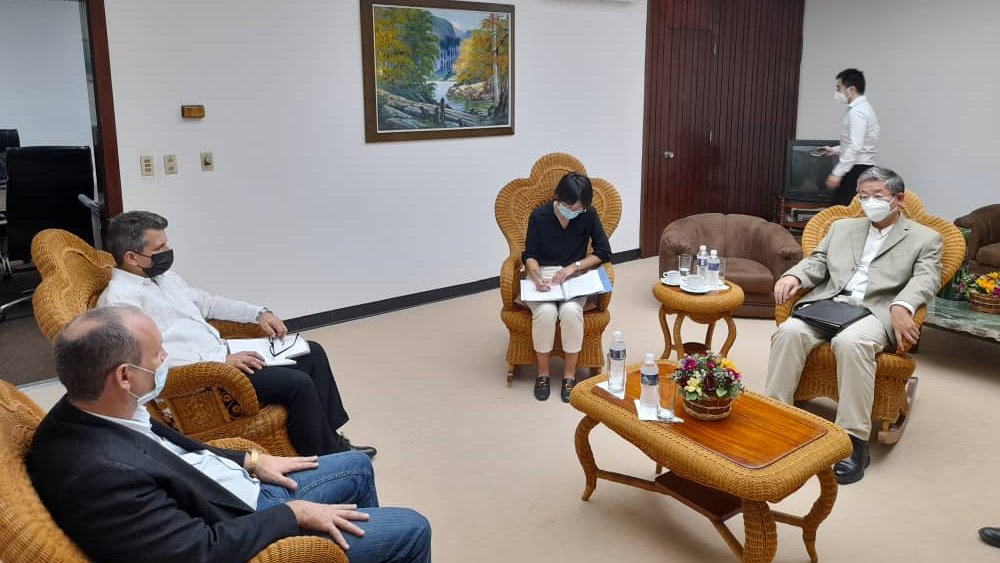 Hoy recibí al Embajador 
Ma Hui. Durante el cordial encuentro, solicité su apoyo para acelerar la realización de los proyectos con Fuentes Renovables de Energía que tiene #China  en nuestro país. 
Trabajamos #PorUnDesarrolloSostenible para #Cuba