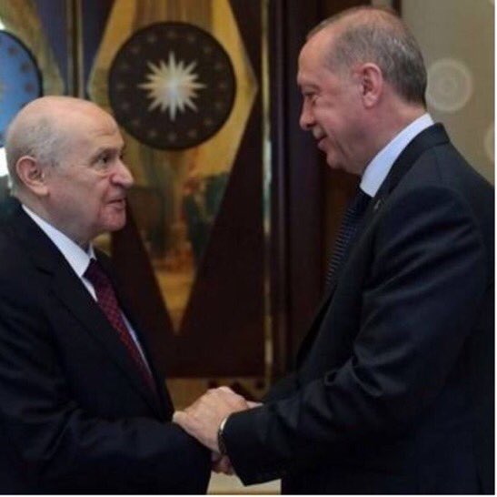 Çakallar İstedi Diye 
Kurtlar Ölmez 🇹🇷🤘🏻🇹🇷🤘🏻
DEVLET BAHÇELİ ADAMDIR!