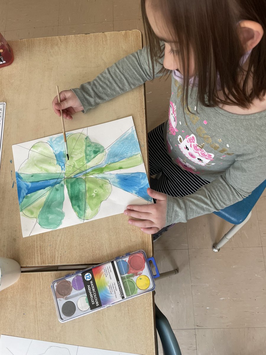 KervinAmy's tweet photo. Today our #glenbrineonetwos were introduced to #cubism though the art work of Irish landscape artist, Mary Swanzy. In this #abstractart project from @WooJrKids we are creating our own Cubist Clovers in celebration of St.Patrick’s Day! @Glenburnie_ldsb @LimestoneDSB https://t.co/lKFtxpgkg6