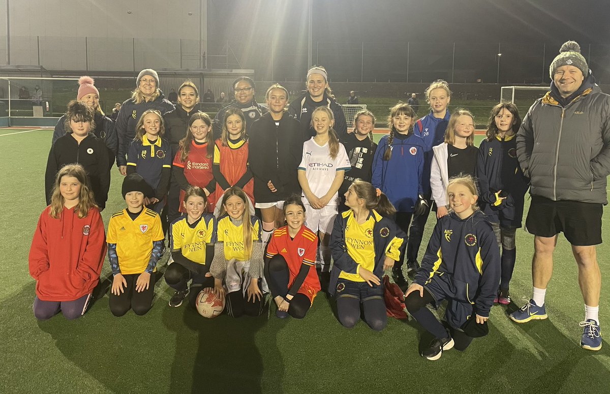 CardiffMetWFC's tweet photo. Fantastic evening at @ThornhillAthFC Girls U11’s training. We hope you enjoyed the session and we look forward to welcoming you at our next home game! #archerfamily https://t.co/PjQcgRnrMl