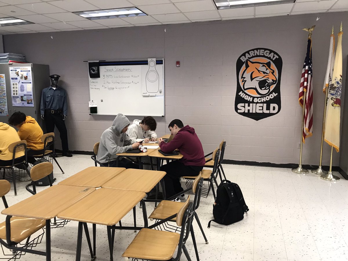 SHIELD students broke into groups and had ten minutes to come up with disaster response plans for various scenarios. I was blown away by the participation and how well everyone did!!! #barnegatstrong <a href="/Barnegat_HS/">Barnegat High School</a> <a href="/Barnegat_PD/">Barnegat Police</a>
